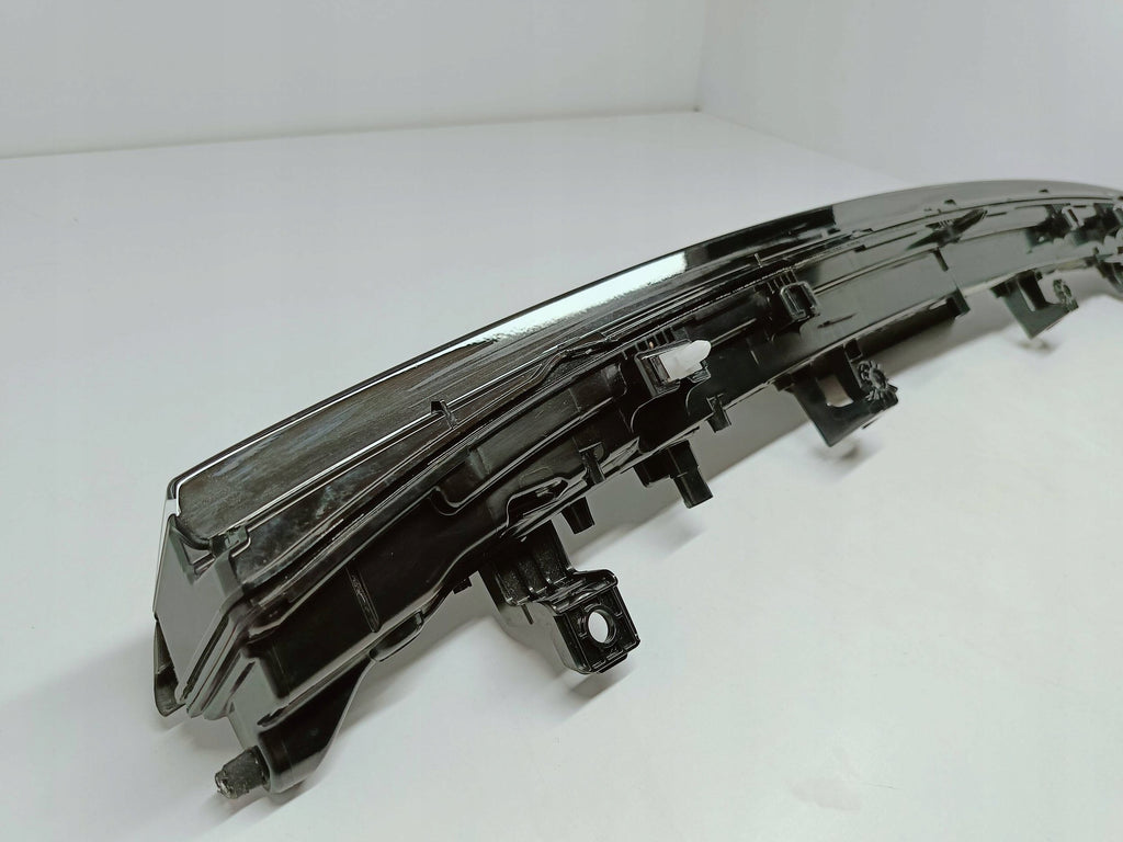 Tesla Model Y Juniper 25- LAMPA BLENDA LISTWA LED ZDERZAKA PRZÓD 203829496C