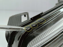 Laden Sie das Bild in den Galerie-Viewer, Renault Master III LIFT IV 19- LAMPA LEWA PRZÓD PRZEDNIA 260607867R