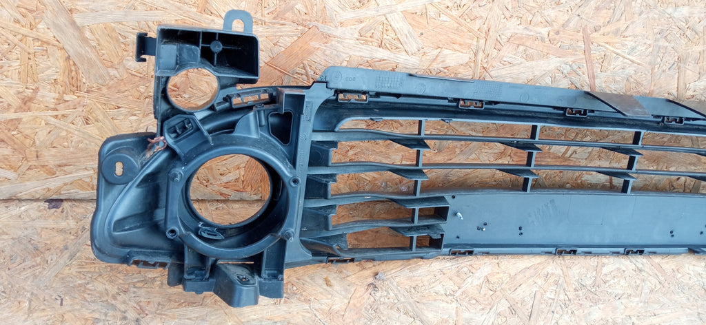 RENAULT CLIO IV 4 12- ATRAPA KRATKA ŚRODKOWA GRILL 622542958R