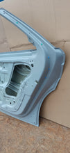 Laden Sie das Bild in den Galerie-Viewer, HYUNDAI IONIQ V 5 21- DRZWI PRAWY TYŁ PRAWE TYLNE