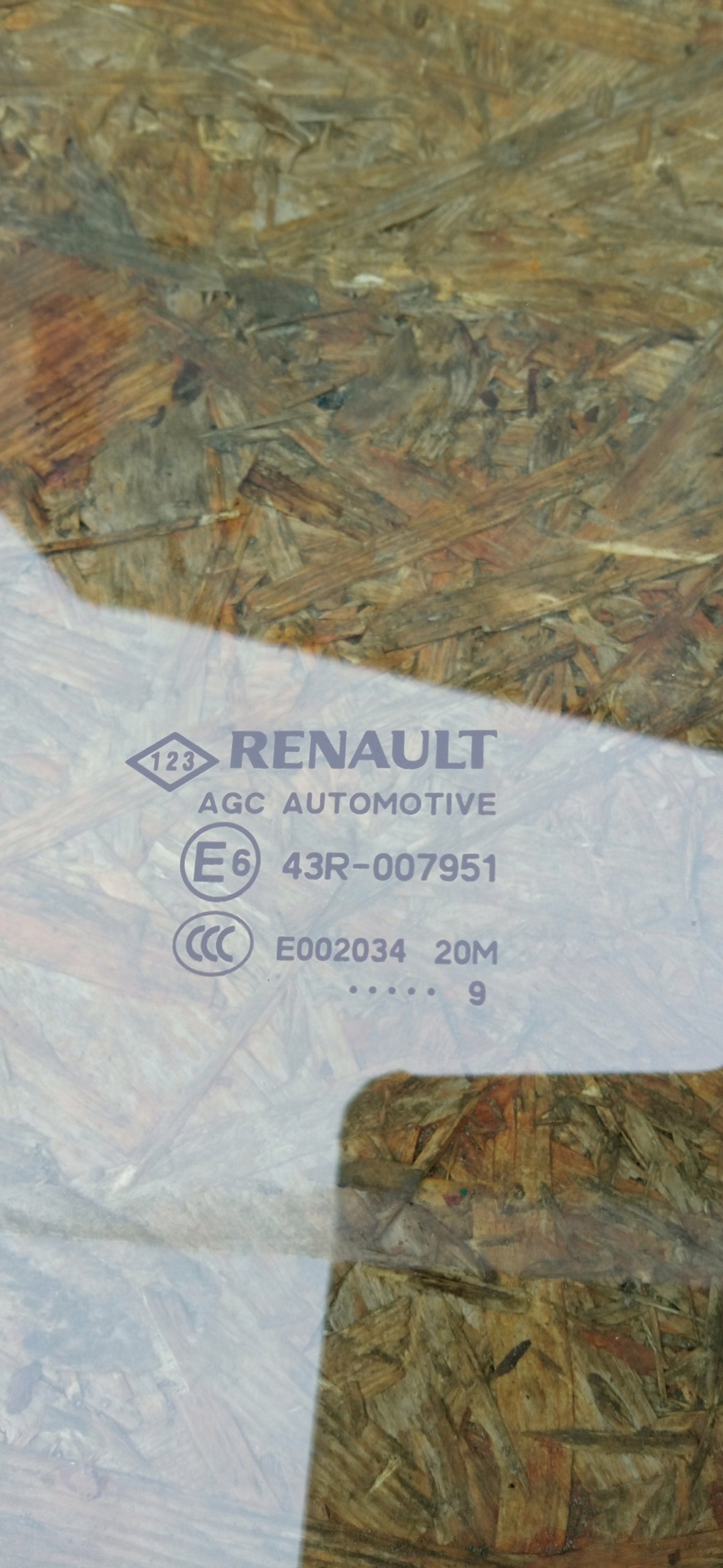 Renault Megane IV Break 16- Vitre Latérale Porte Arrière Droit Arrière — photo 5 sur 5