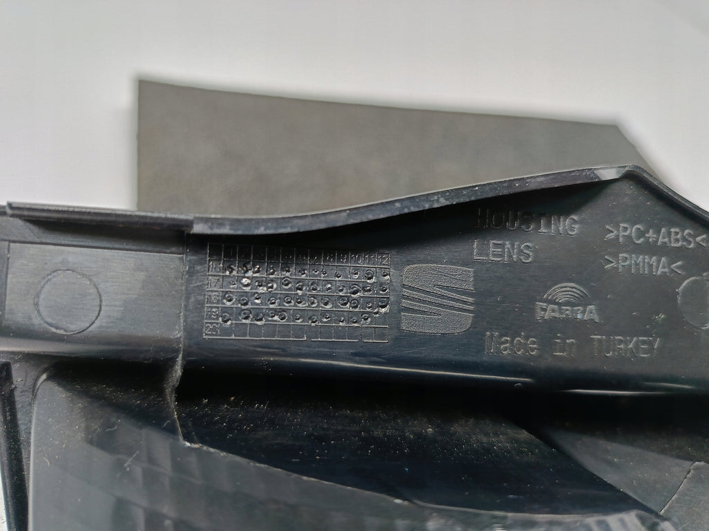 SEAT MII KF1 11- LAMPA LEWY TYŁ LEWA TYLNA FARBA EU OEM 1SL945095K