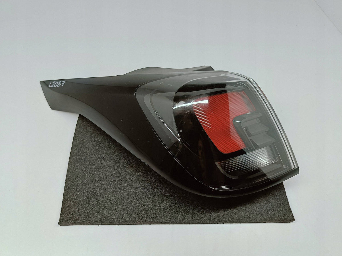 Opel Crossland X 17- Lampa Lewy Tył Lewa Tylna OE 39235951 — zdjęcie 8 z 14