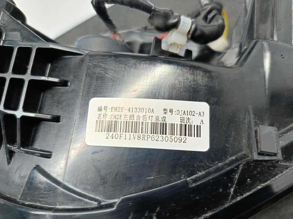 BYD DOLPHIN EV 23- LAMPA LEWY TYŁ LEWA TYLNA LED EU EM2E-4133010A