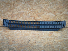 Load image into Gallery viewer, SKODA CITIGO 11- ATRAPA GRILL KRATKA DOLNA ZDERZAKA PRZEDNIEGO 1ST853677B
