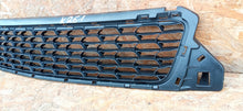Load image into Gallery viewer, DACIA DUSTER I LIFT 13- ATRAPA KRATKA DOLNA GRILL ZDERZAKA PRZÓD 622540347R