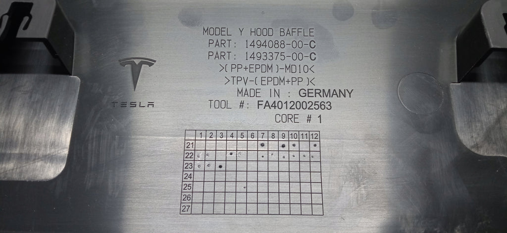 TESLA MODEL Y MY 20- USZCZELKA GUMA OSŁONA RAMKA MASKI 1494088-00-C
