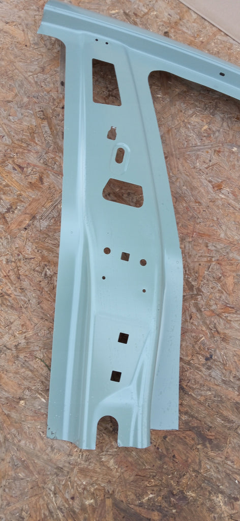 TESLA MODEL 3 III 17- POSZYCIE BOK SŁUPEK PRAWY PRZÓD FARTUCH 1073674-SC-B