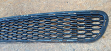 Load image into Gallery viewer, KIA PRO CEED GT 15- KRATKA ATRAPA GRILL ZDERZAKA PRZÓD 86560-A2900