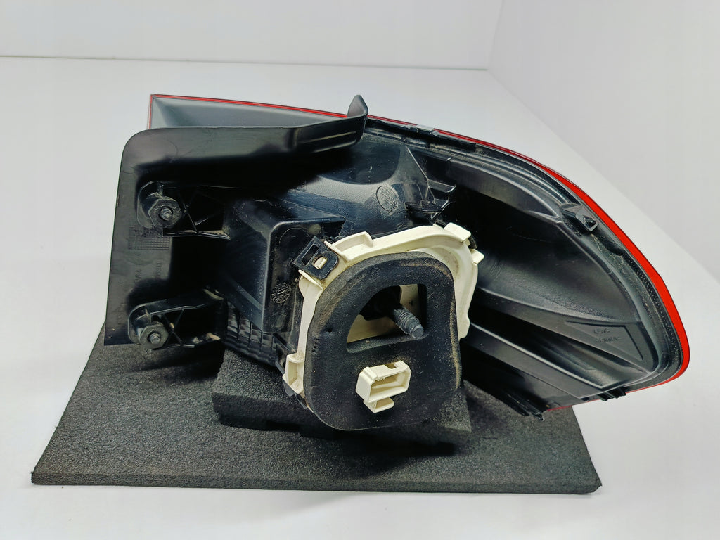 VOLKSWAGEN TOURAN 5TA 15- LAMPA LEWY TYŁ LEWA TYLNA 5TA945095A