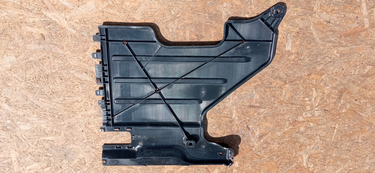 Passat B8 Superb III 15- Plate Rear Right Cover Podwozia 3Q0825206B — photo 7 of 8