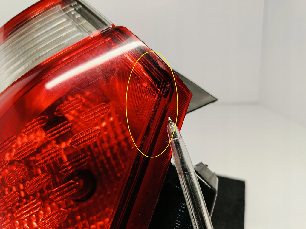 TOYOTA YARIS III LIFT 17- LAMPA LEWY TYŁ LEWA TYLNA ZWYKŁA KOITO 0D-203