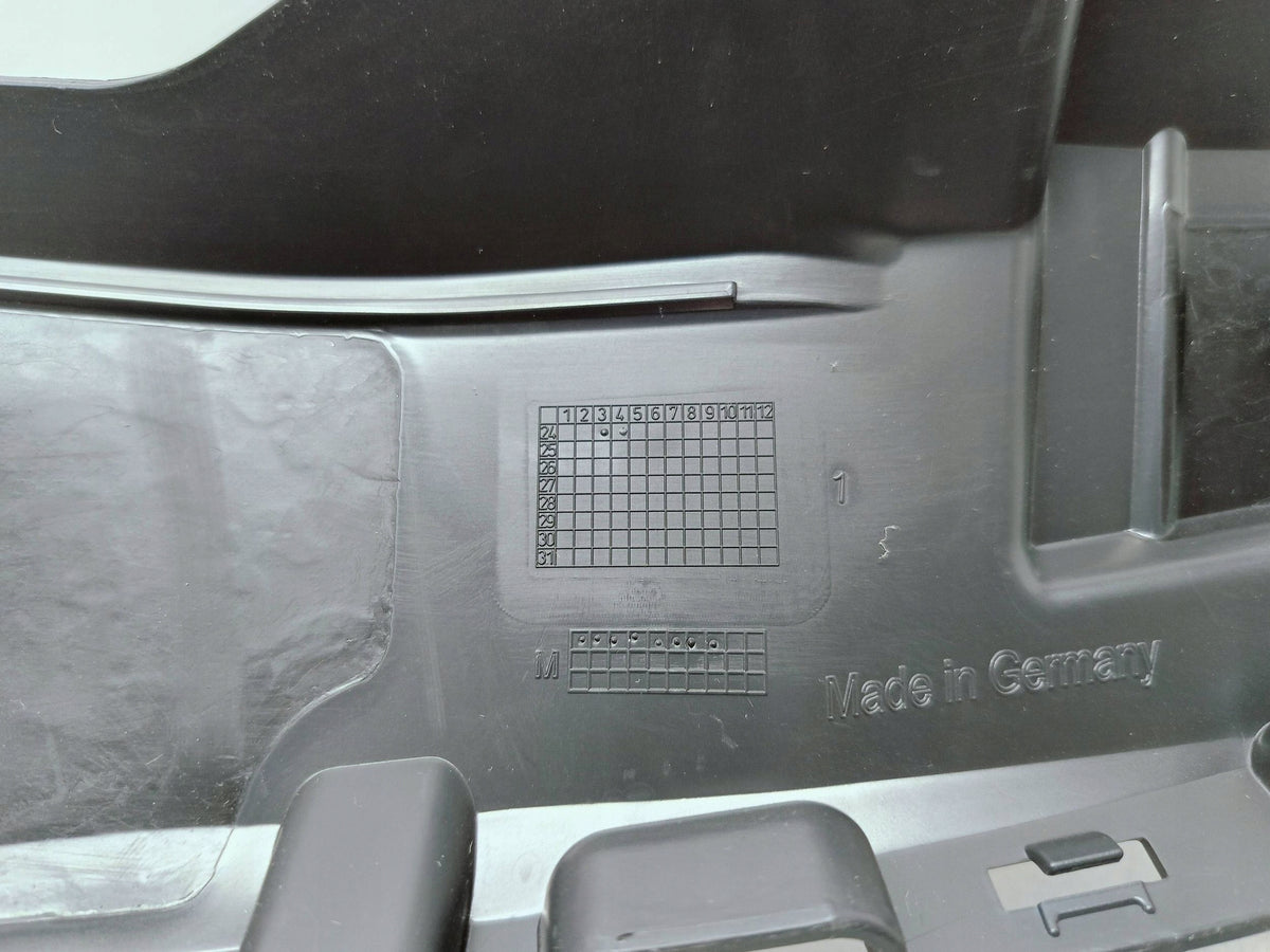 Mercedes-Benz C W205 14- Volant Air Supérieure Entrée D'air A2055051830 — photo 15 sur 16