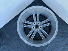 Załaduj zdjęcie do przeglądarki galerii, FELGA ALUMINIOWA TESLA MODEL S 19''x8.0'' 5x120 ET40 6007214-00-D
