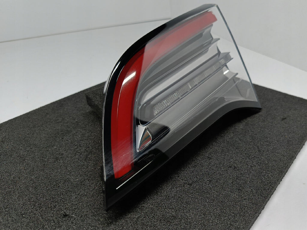 TESLA 3 M3 LIFT Y 20- HECKKLAPPENLEUCHTE RECHTS HINTEN LED OE 1502089-00-B