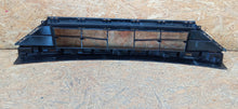 Laden Sie das Bild in den Galerie-Viewer, FORD KUGA MK3 ESCAPE ST 19 ATRAPA GRILL KRATKA ZDERZAKA PRZÓD LV4B-17K945-S