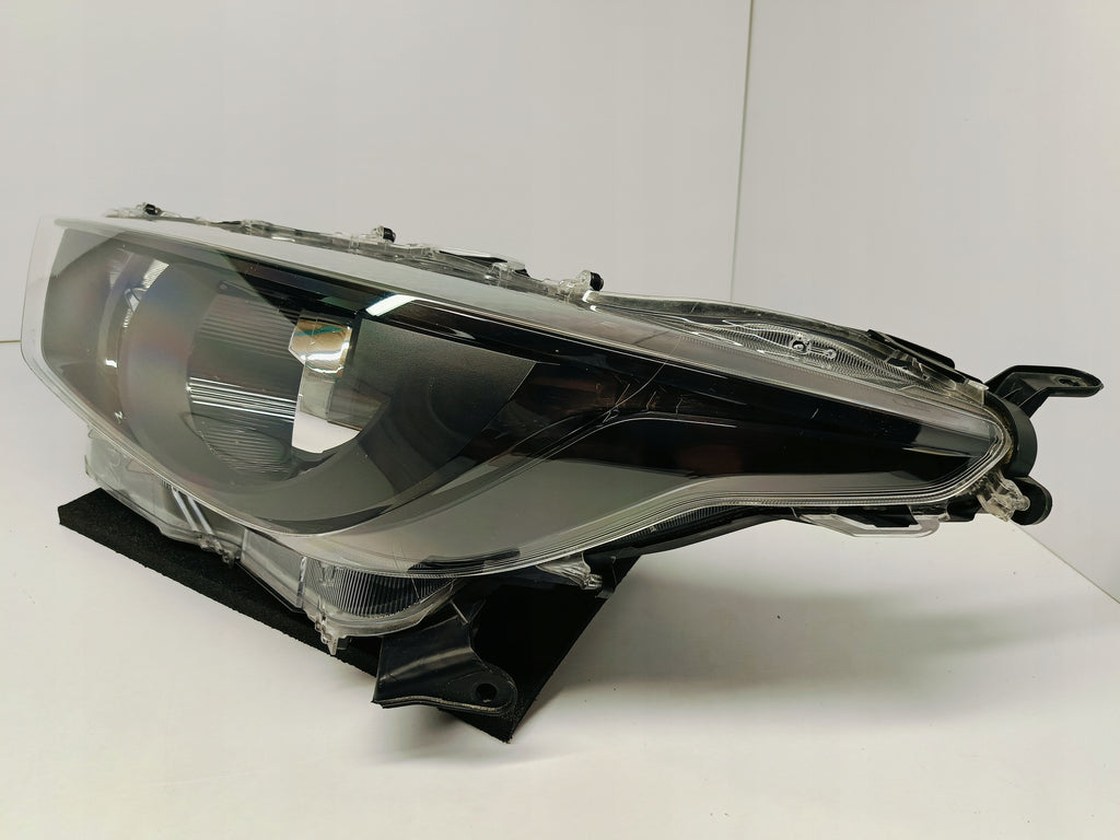 TOYOTA YARIS IV 4 P21 19- LAMPA REFLEKTOR LEWY PRZÓD SOCZEWKA KOITO K0-6 EU