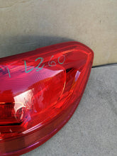 Laden Sie das Bild in den Galerie-Viewer, OPEL ASTRA J IV 4 KOMBI FACELIFT 12- RÜCKLEUCHTE RECHTS HINTEN 13282243