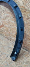 Laden Sie das Bild in den Galerie-Viewer, VOLKSWAGEN ID4 ID.4 19- LEISTE RADLAUF HINTEN LINKS 11A853817