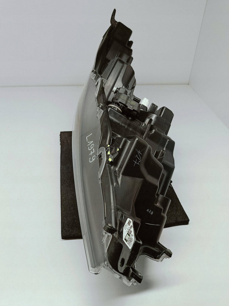 Toyota Yaris IV 4 XP21 19- LAMPA PRAWA PRZÓD PRZEDNIA FULL LED KOITO K0-8