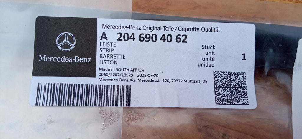 MERCEDES W204 LISTWA DOLNA DRZWI PRAWY TYŁ