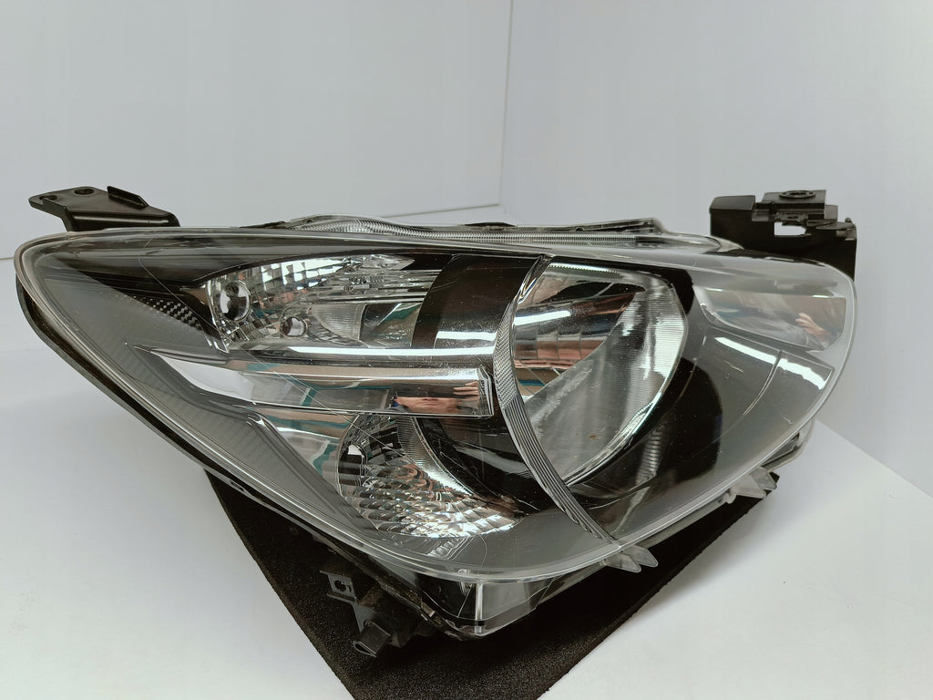 MAZDA 2 II DJ 14- LAMPA PRAWA PRZÓD PRZEDNIA PRAWA ZWYKŁA H4 DB5J-51030