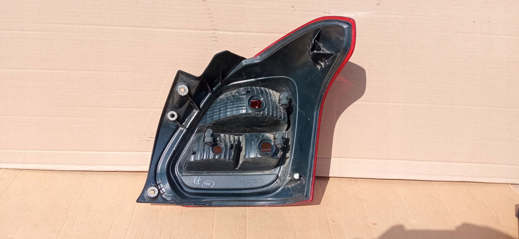 SUZUKI SWIFT MK8 17- LAMPA LEWY TYŁ LEWA TYLNA ZWYKŁA EU KOITO 220-59362
