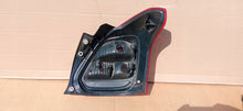Załaduj zdjęcie do przeglądarki galerii, SUZUKI SWIFT MK8 17- LAMPA LEWY TYŁ LEWA TYLNA ZWYKŁA EU KOITO 220-59362