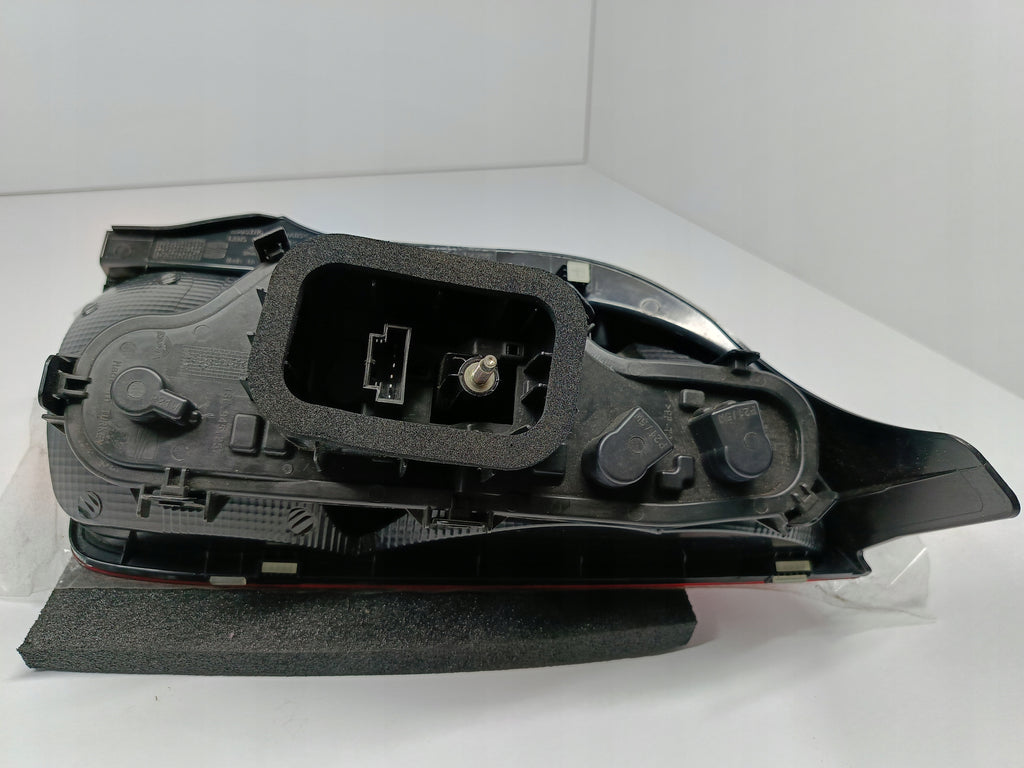 SEAT MII KF1 11- LAMPA LEWY TYŁ LEWA TYLNA FARBA EU OEM 1SL945095K