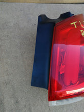 Załaduj zdjęcie do przeglądarki galerii, PEUGEOT 2008 I 13- LAMPA PRAWY TYŁ PRAWA TYLNA 9678074380