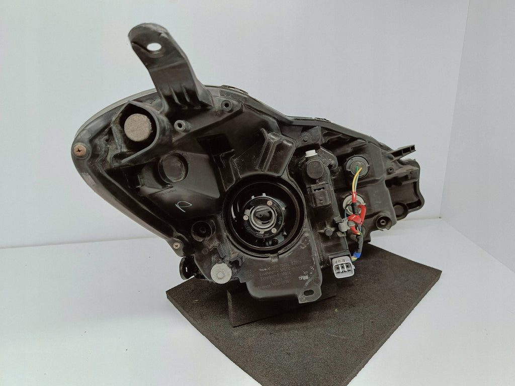 Toyota Yaris III LIFT 14- LAMPA LEWA PRZÓD PRZEDNIA SOCZEWKA KOITO 0D-160