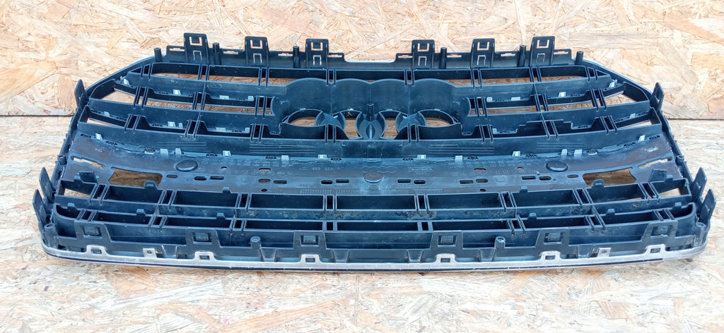 AUDI A6 C7 LIFT 14- KÜHLERGRILL MITTE STOSSSTANGE VORNE 4G0853651BP