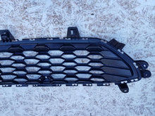 Laden Sie das Bild in den Galerie-Viewer, RENAULT TRAFIC 3 III GRILL ATRAPA PRZÓD