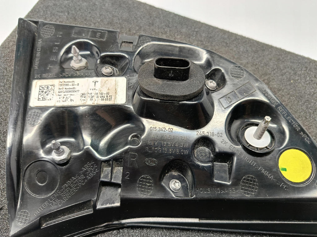 TESLA 3 III LIFT Y MY 20- HECKKLAPPENLEUCHTE RECHTS HINTEN LED 1502089-00-B