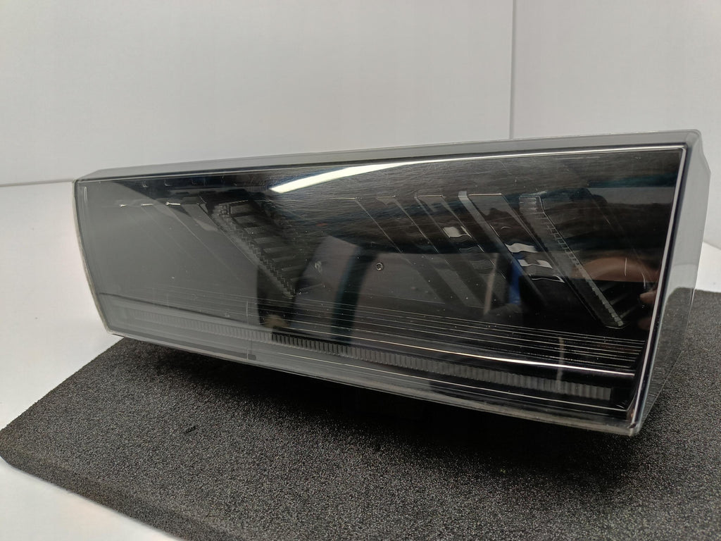 PEUGEOT 508 II 18- LAMPA KLAPY BAGAŻNIKA PRAWY TYŁ LED 9813508180