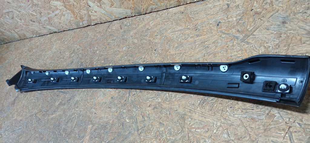 OPEL ZAFIRA C 11- LISTWA PRAWA SŁUPKA SZYBY CZOŁOWEJ 39027687