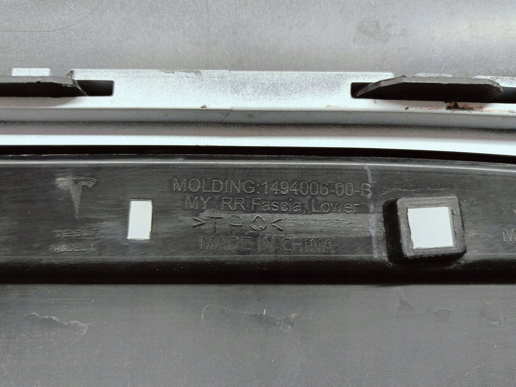 Tesla Model Y MJ 20- HECKSTOßSTANGE HINTEN OHNE PDC WEISS DIFFUSOR 1540121-01-E