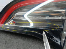 Laden Sie das Bild in den Galerie-Viewer, TESLA 3 M3 LIFT Y 20- HECKKLAPPENLEUCHTE RECHTS HINTEN LED OE 1502089-00-B