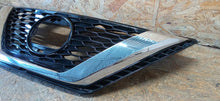 Laden Sie das Bild in den Galerie-Viewer, NISSAN QASHQAI II J11 LIFT 17- KÜHLERGRILL STOSSFÄNGER VORNE DS0742001