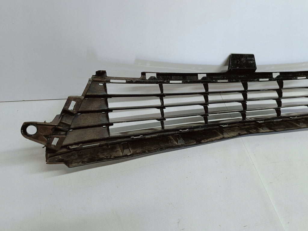 Toyota Auris II LIFT 15- KRATKA ŚRODKOWA ATRAPA ZDERZAKA PRZÓD 5311202670