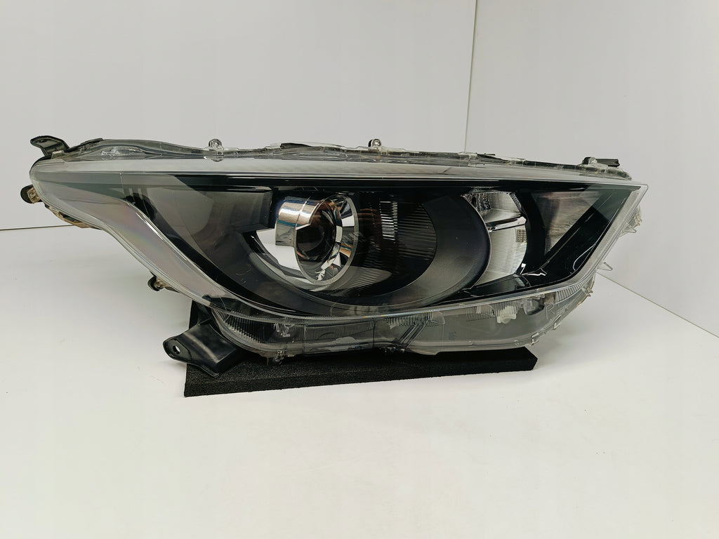 TOYOTA YARIS IV 4 P21 19-LAMPA REFLEKTOR PRAWY PRZÓD SOCZEWKA KOITO K0-6 EU
