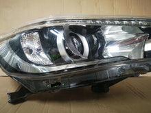 Laden Sie das Bild in den Galerie-Viewer, TOYOTA HILUX VIII 8 15- LAMPA REFLEKTOR PRAWY PRZÓD LED KOITO 0K-56