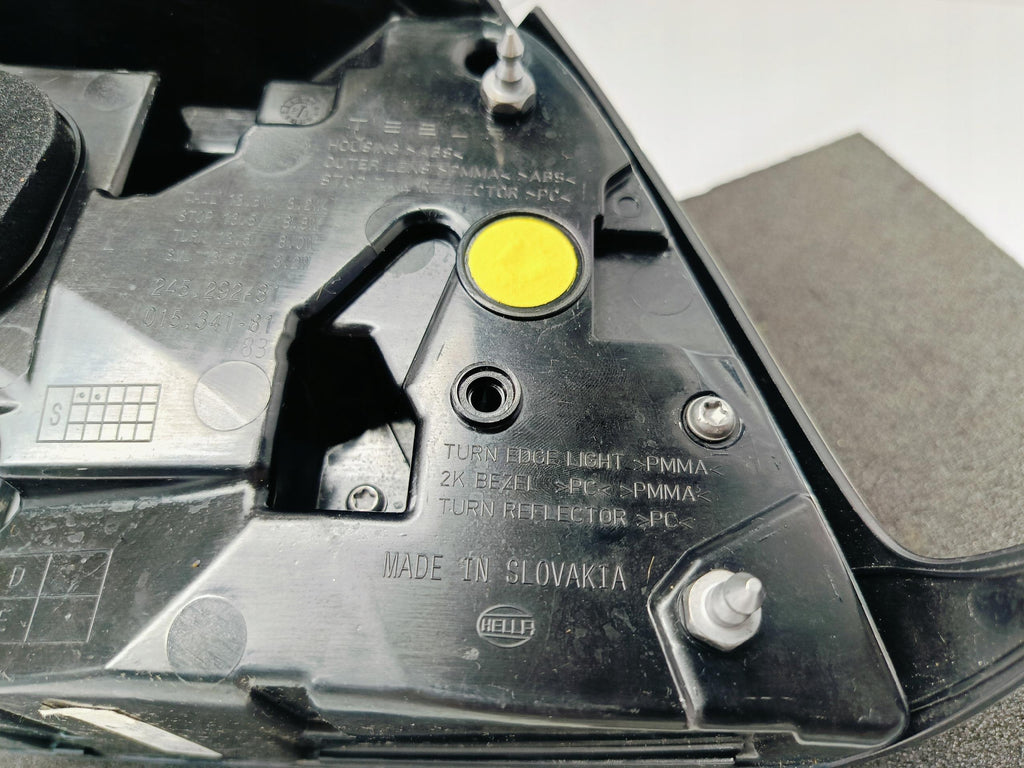 TESLA 3 III LIFT Y MY 20-RÜCKLEUCHTE LINKS LED 1502086-00-D