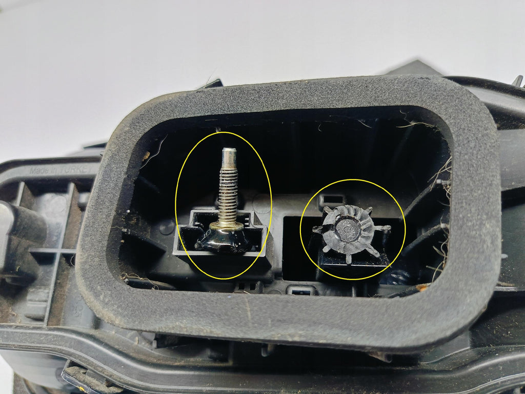 VOLKSWAGEN UP UP! 11- LAMPA LEWA TYLNA LEWY TYŁ 1S0945095G