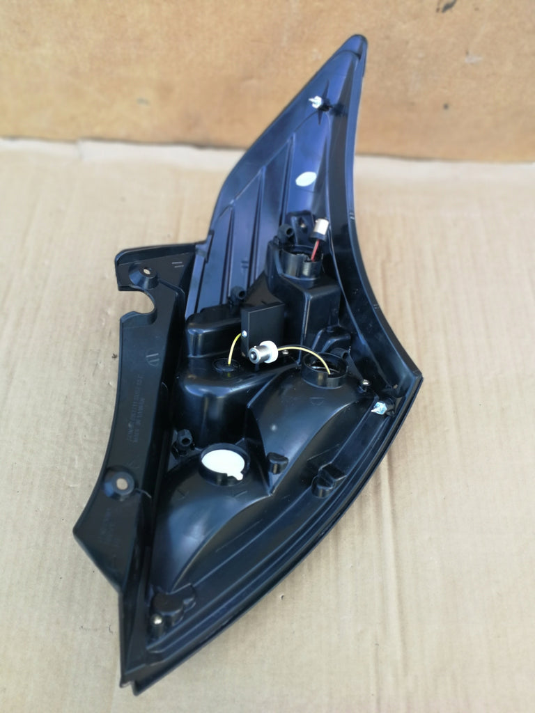 SUZUKI SWIFT MK7 10- LAMPA LEWY TYŁ LEWA TYLNA SONAR CHOME CLEAR