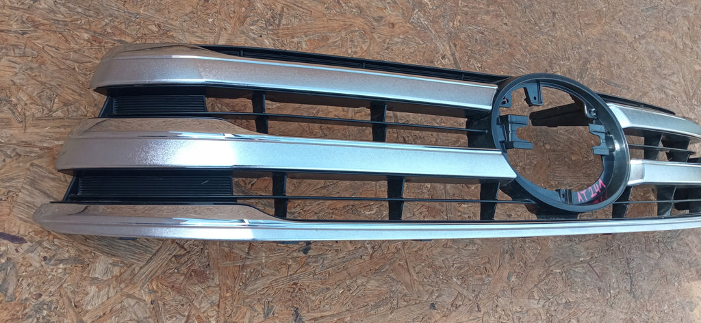 TOYOTA HILUX 15- KÜHLERGRILL STOSSSTANGE VORNE 53111-0K720
