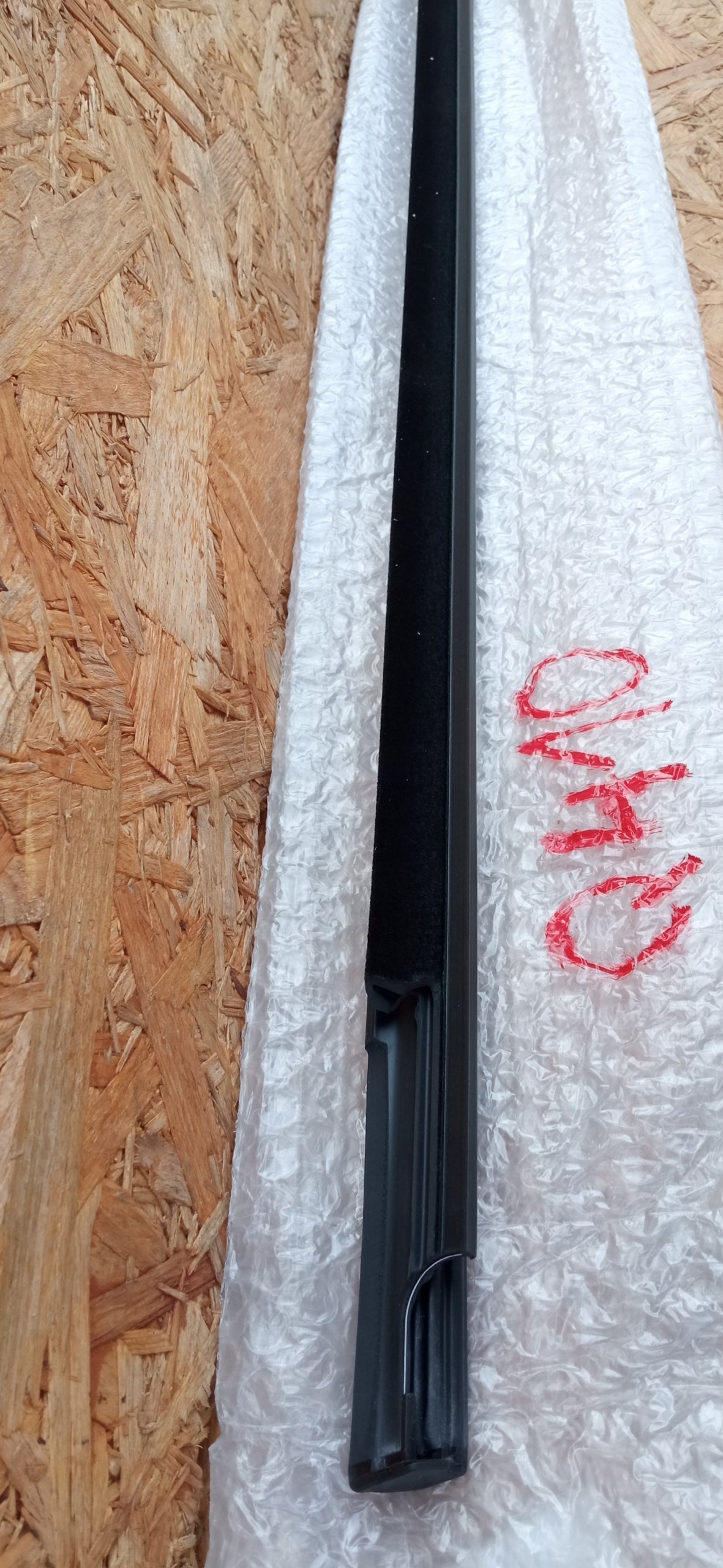 VW Golf VII 7 13- 5D Trim Strip Zgarniająca Front Left Door New 5G4837477 — photo 6 of 7