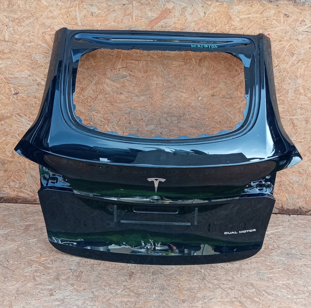 TESLA MODEL Y 20- KLAPA BAGAŻNIKA TYŁ TYLNA