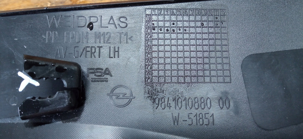 OPEL MOKKA B II 20- TÜRLEISTE VORNE LINKS 9841010880