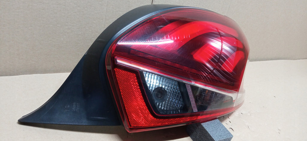 PEUGEOT 208 LIFT LAMPA TYLNA PRAWA 15-19 9825601180-0
